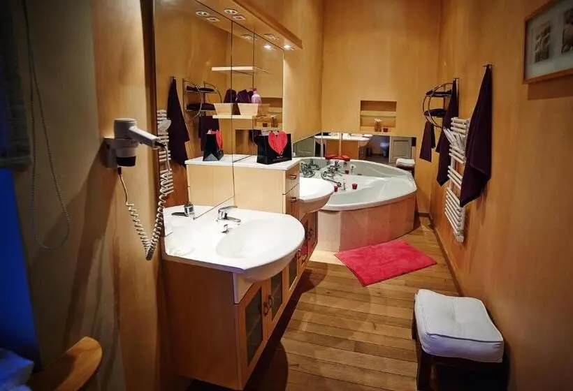 اتاق لوکس, B&b Au Clair Obscur