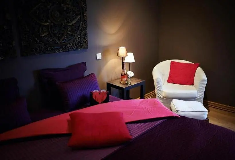 اتاق لوکس, B&b Au Clair Obscur