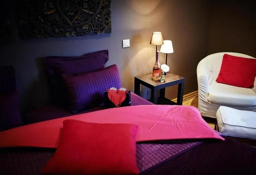 اتاق لوکس, B&b Au Clair Obscur