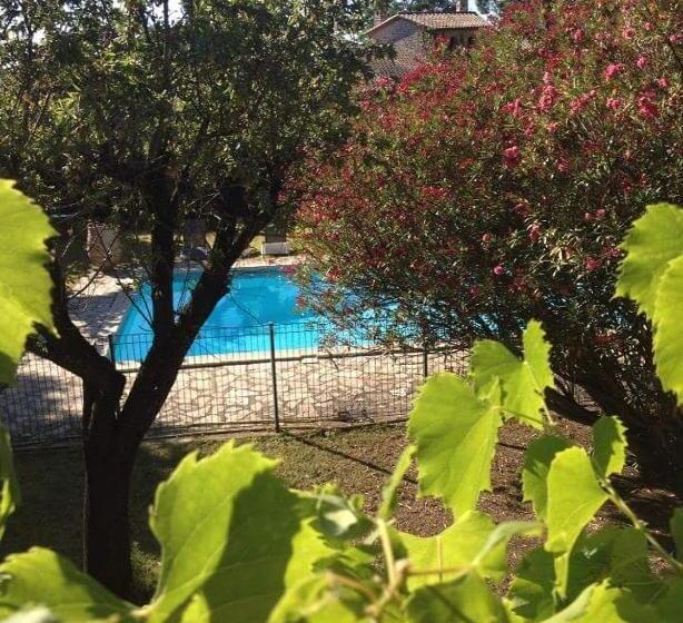 Апартаменты 1 Спальня Вид на Бассейн, Auberge De La Tour  Appartements