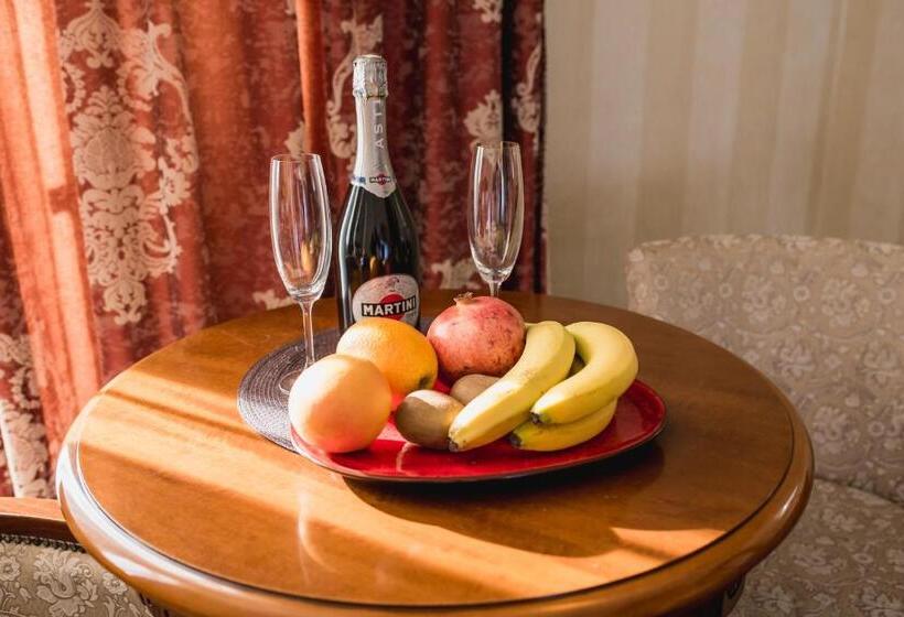 سوییت جونیور, Sofia