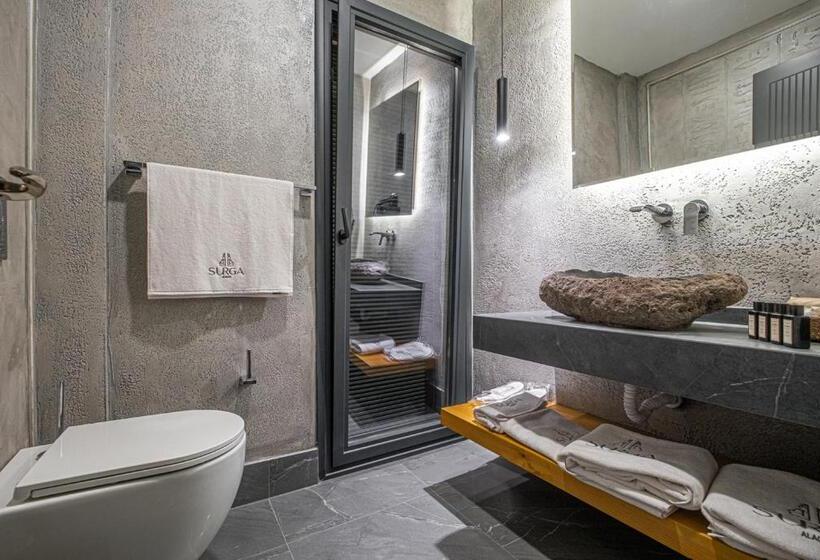 سوییت جونیور, Surga Alaçatı