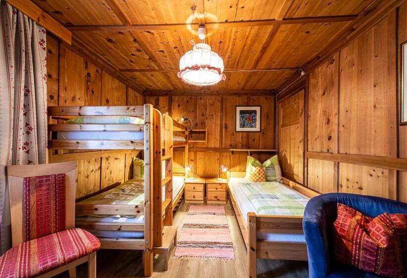 Апартаменты 2 Спальни, Unterhof