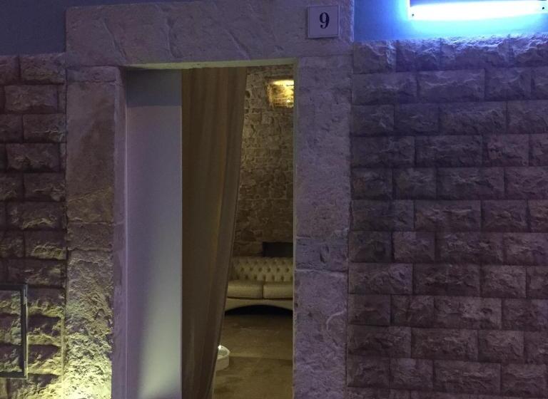 سوییت, Locus Amoenus Luxury Rooms