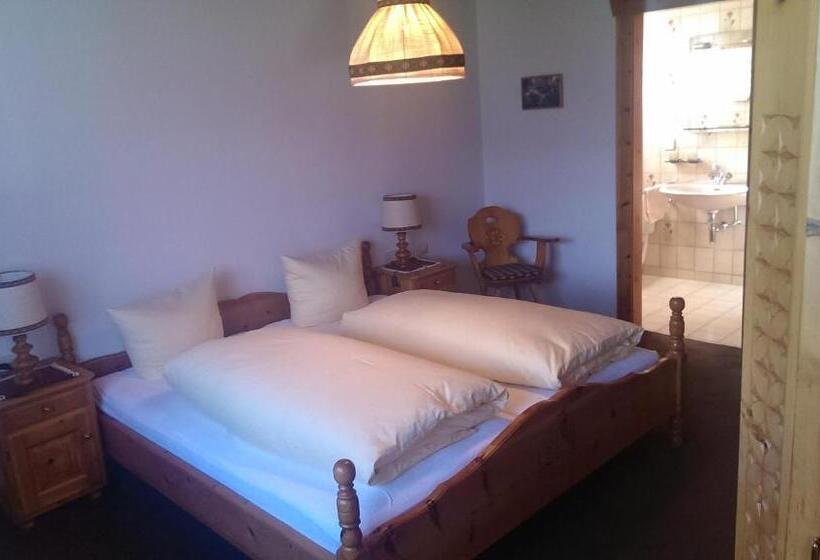 غرفة قياسية مزوَّدة بشُرفة, Pension Karolin