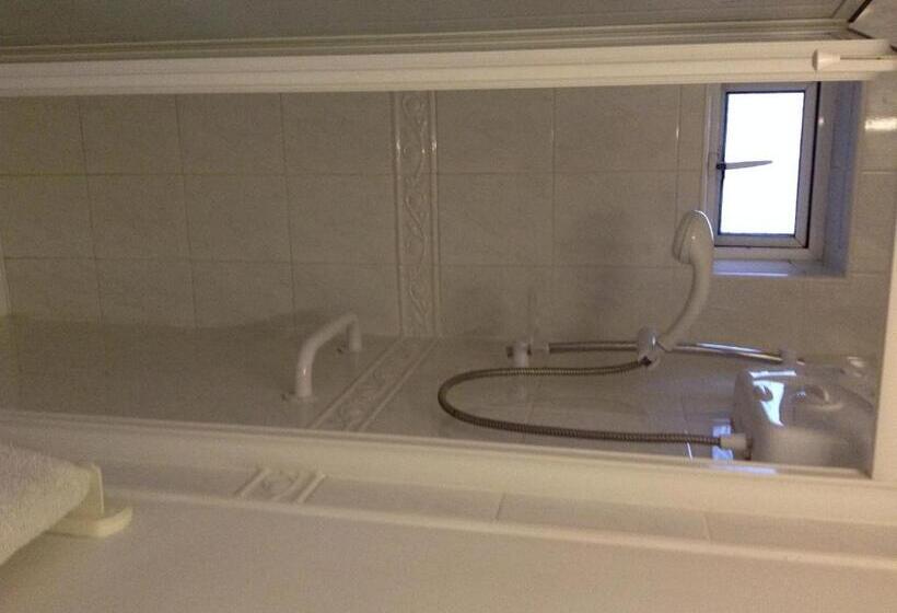 غرفة قياسية فردية, Rodini B&b