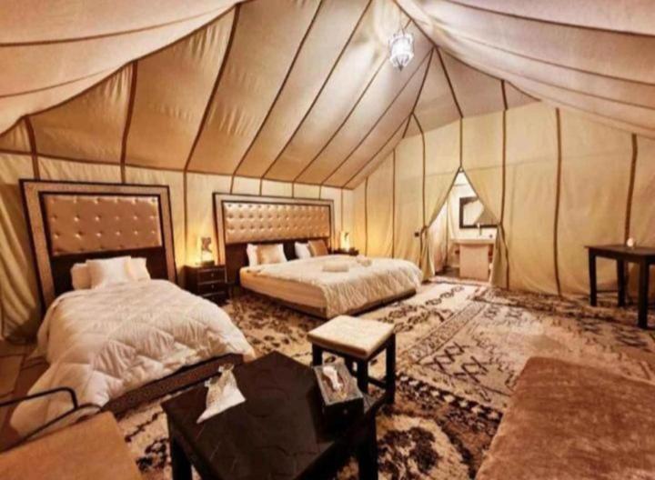 اتاق لوکس سه تخته, Merzouga Top Luxury Camp