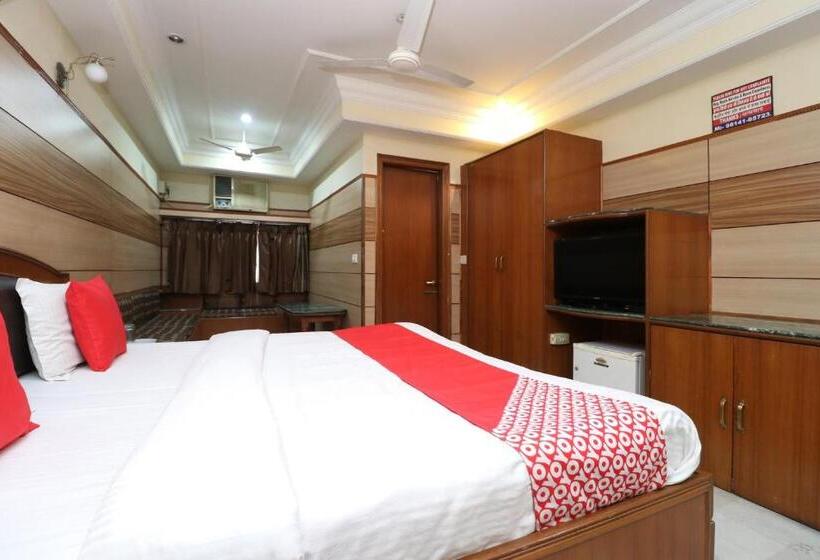 اتاق کلاسیک سه تخته, Vivek International