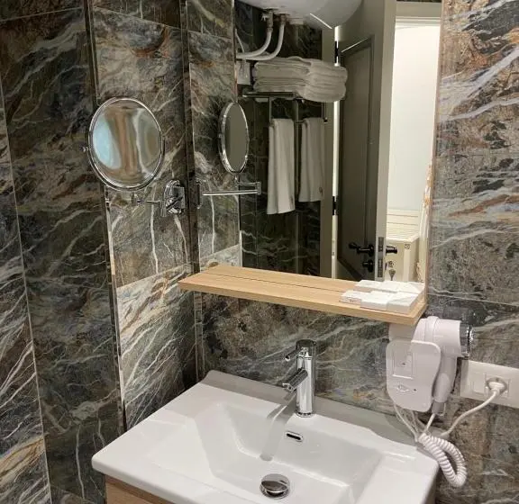 مجموعه ویستا شهر, Sol Invictus Boutique Hotel Durres Albania
