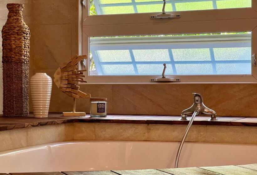 اتاق استاندارد چهار تخته, Maison Taina