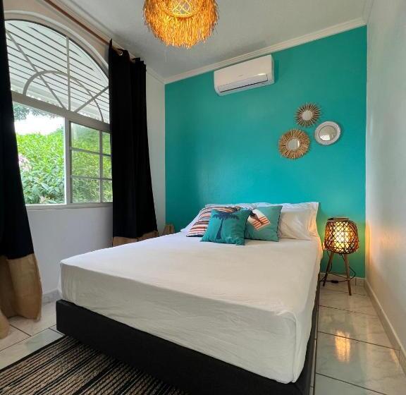 اتاق استاندارد چهار تخته, Maison Taina