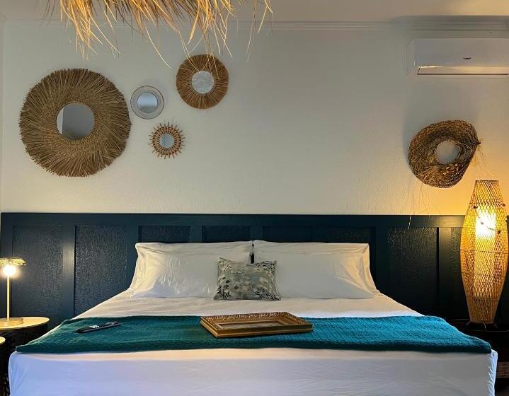 اتاق استاندارد چهار تخته, Maison Taina