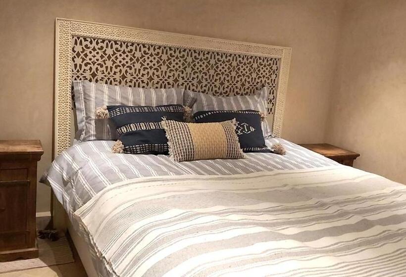 اتاق استاندارد با تخت بزرگ, Riad Tazzori