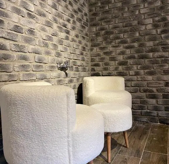 اتاق لوکس با بالکن, Taş Mahall Luxury