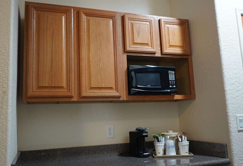 סוויטה מותאמת לאדם עם מוגבלויות, Best Western Lubbock West Inn & Suites