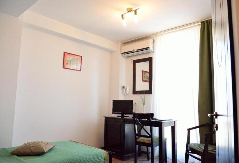 اتاق استاندارد یک نفره, Belleville