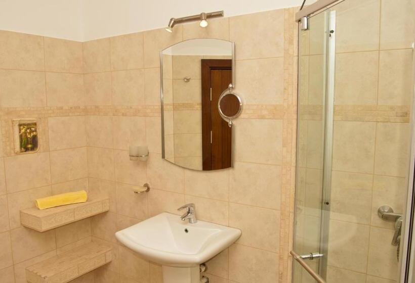 Семейный Номер, Belleville