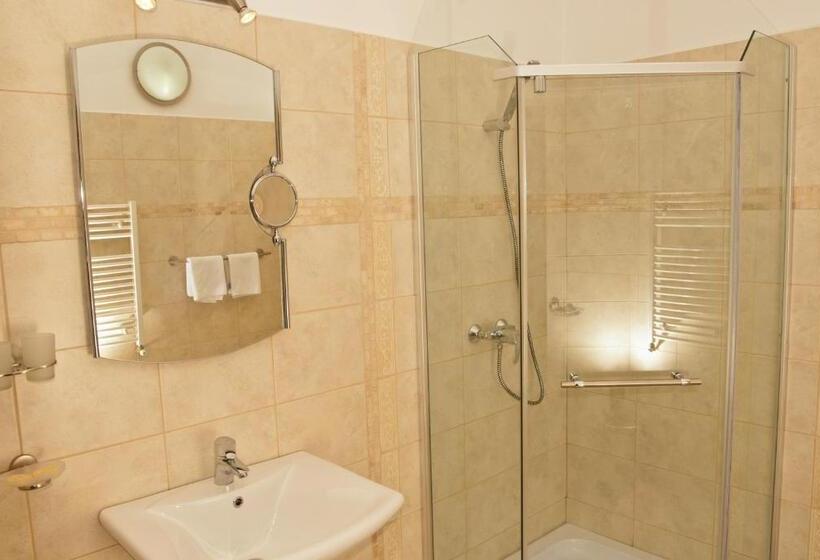 Семейный Номер, Belleville