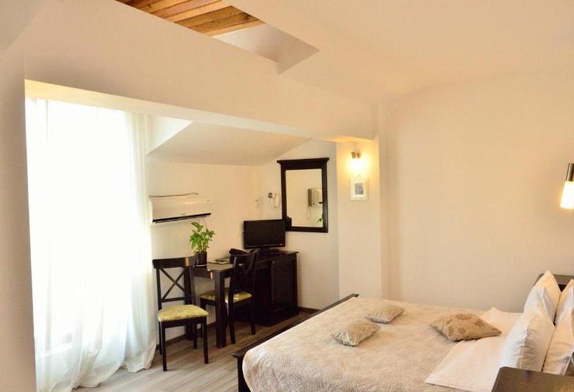 Семейный Номер, Belleville