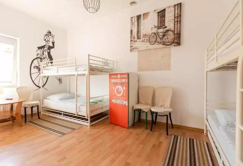Standard Neljän Hengen Huone, Bike Hostel&camp
