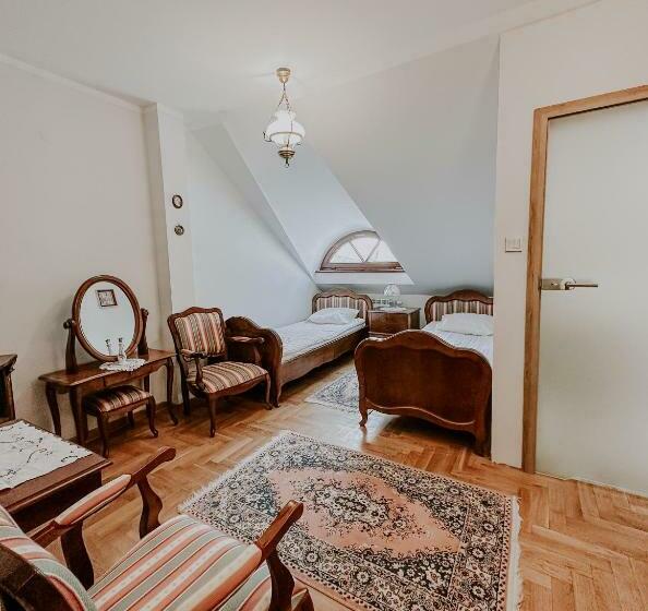 اتاق استاندارد, Dwór Mościbrody