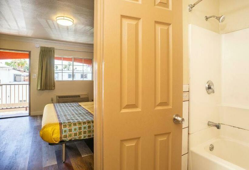 غرفة قياسية سرير كينج, Economy Inn Hollywood