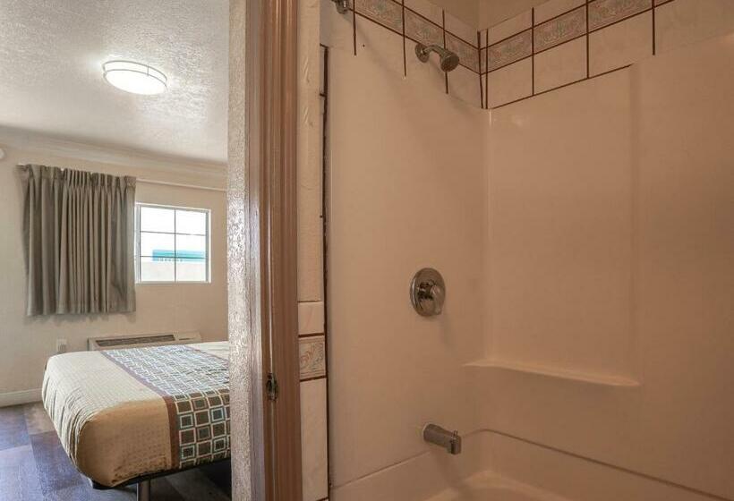 غرفة قياسية سرير كينج, Economy Inn Hollywood