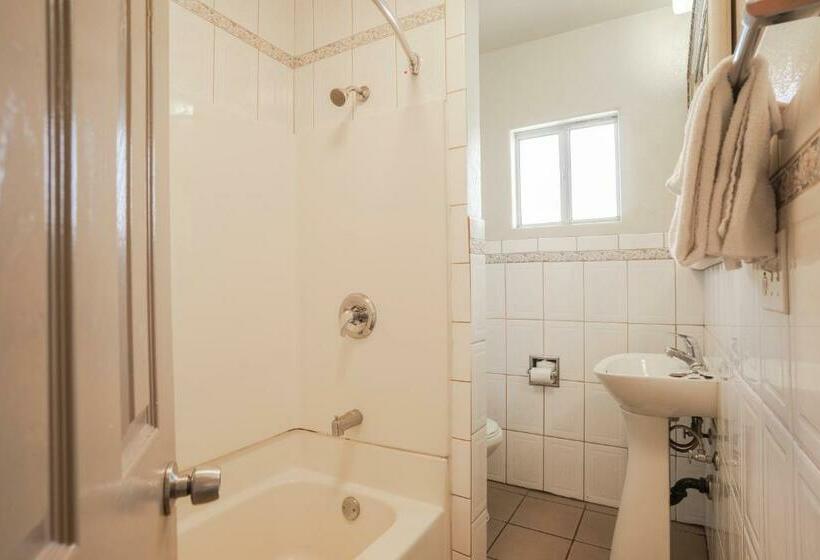 غرفه قياسيه سريرين مزدوجين, Economy Inn Hollywood