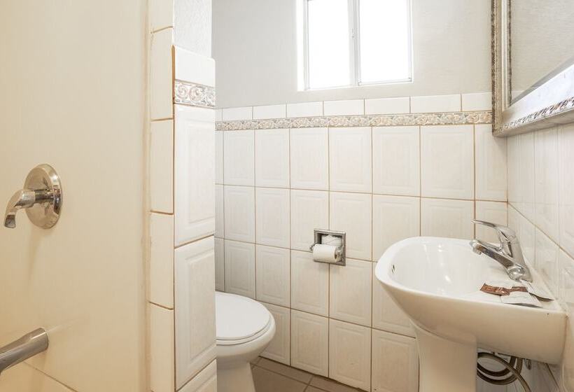 غرفه قياسيه سريرين مزدوجين, Economy Inn Hollywood