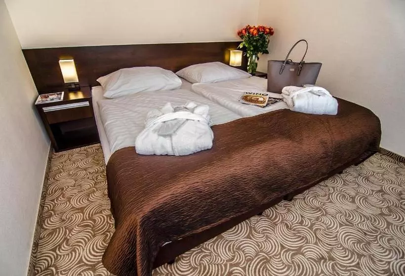 سوئیت جونیور با چشم‌انداز, Emocja Spa