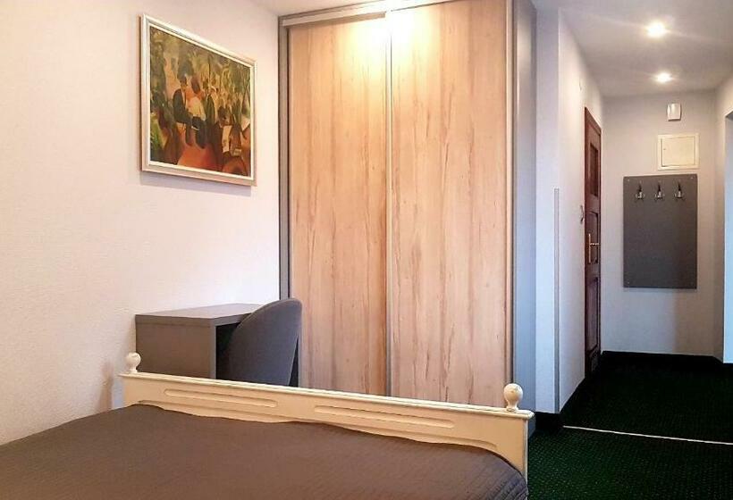 スタンダード4人部屋, Euro Apart