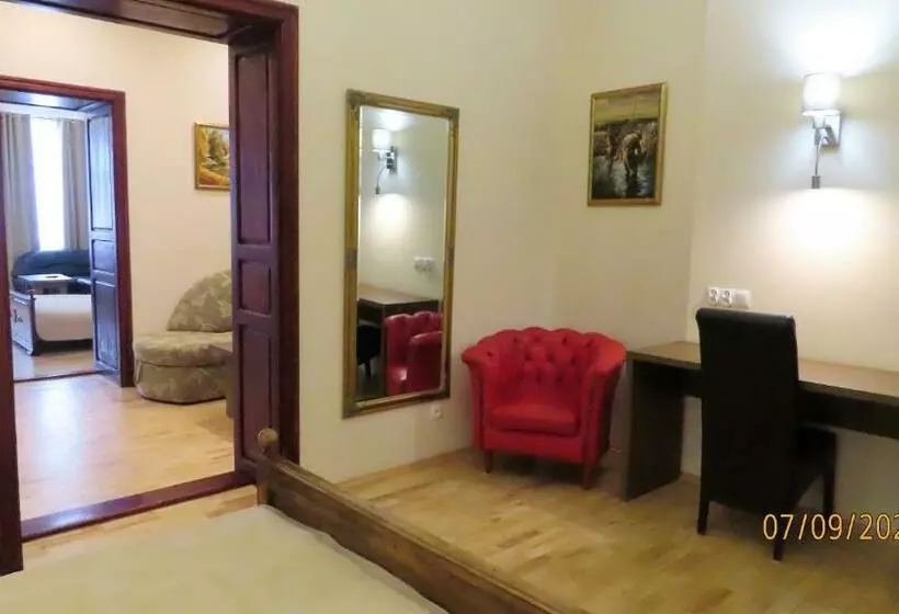 سوئیت رویال, Euro Apart