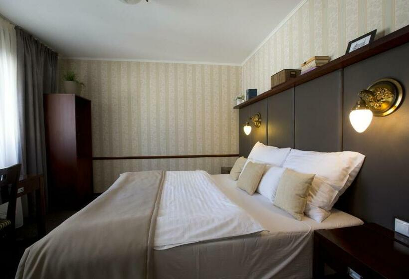 غرفة قياسية, Golden Eagle