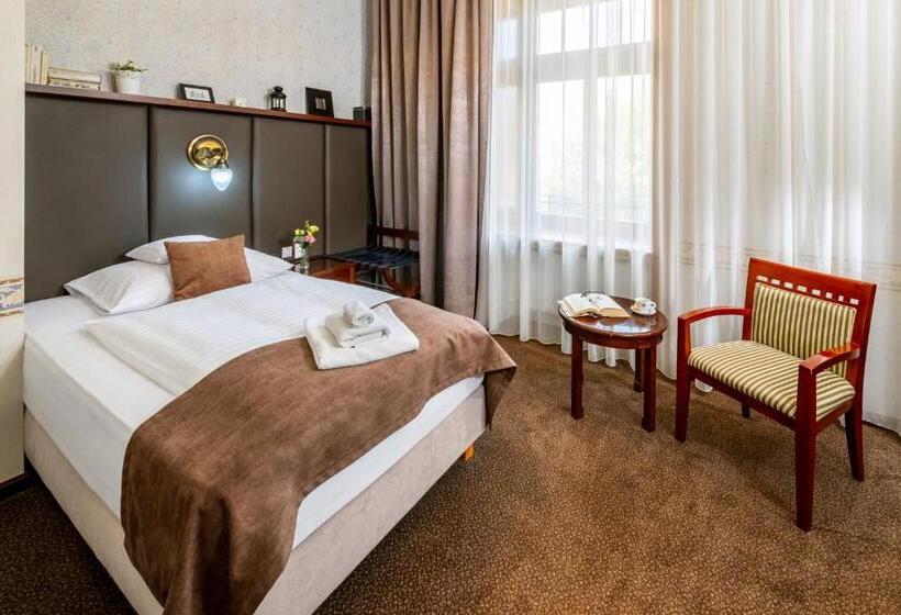 غرفة قياسية فردية, Golden Eagle