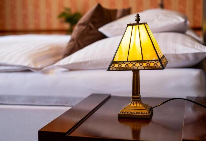 غرفة قياسية, Golden Eagle