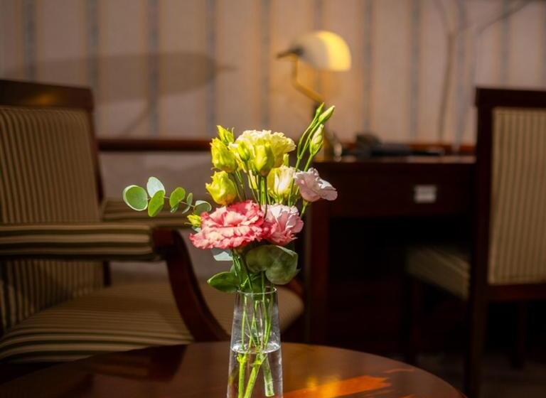 غرفة ديلوكس, Golden Eagle