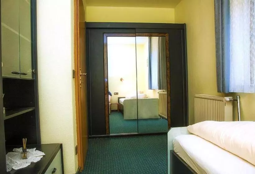 Huoneisto 1 Makuuhuone Parveke, Gästehaus Götz