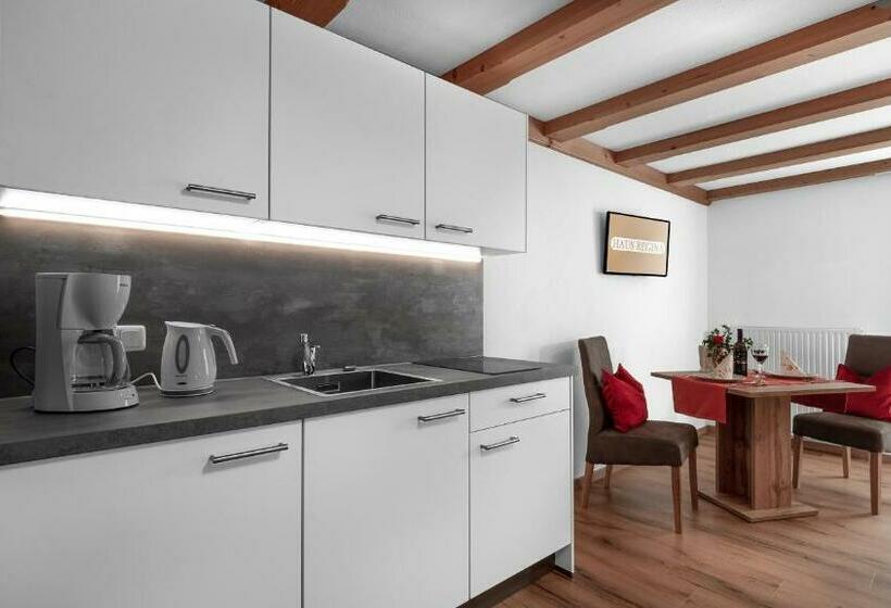 إستوديو قياسى, Haus Regina