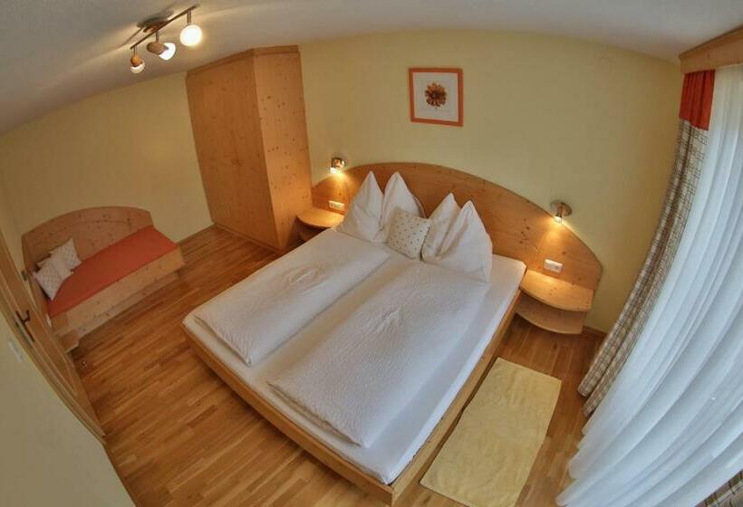 شقة غرفة واحدة, Haus Regina