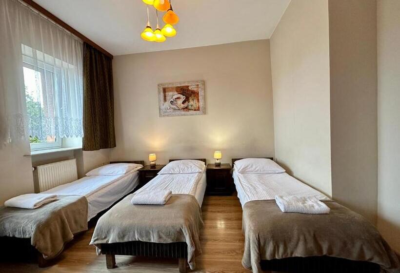 اتاق استاندارد سه نفره, Ik Korona