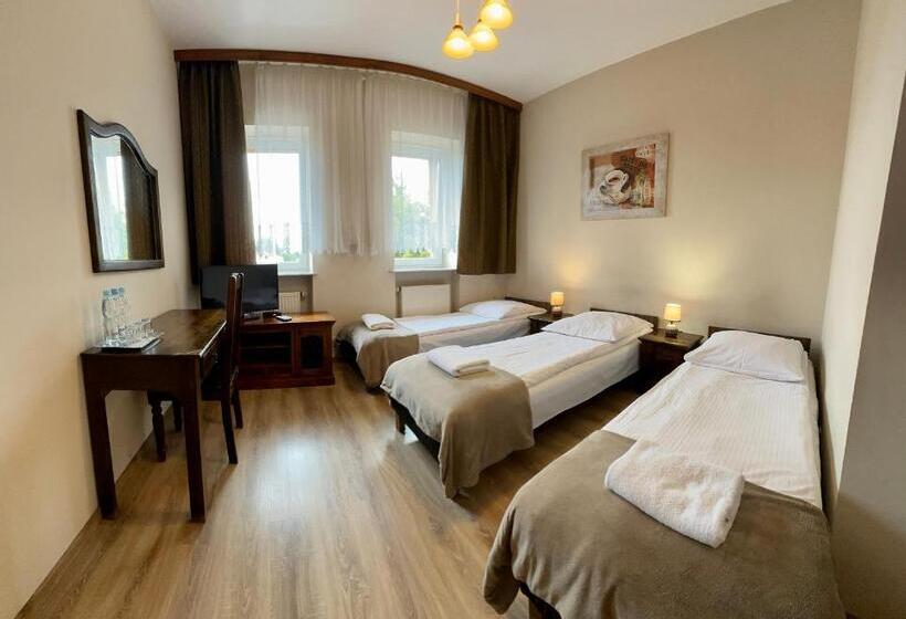 اتاق استاندارد سه نفره, Ik Korona