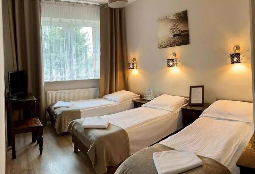 Standard Kolmen Hengen Huone, Ik Korona