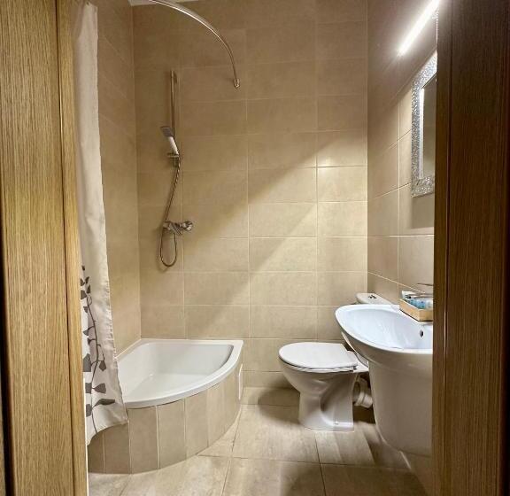 آپارتمان 2 خوابه, Ik Korona