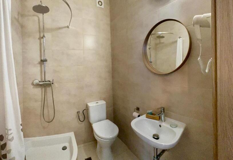 اتاق لوکس, Ik Korona