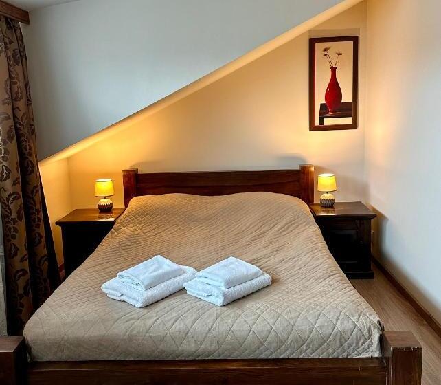 اتاق لوکس, Ik Korona