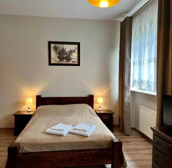 اتاق لوکس, Ik Korona