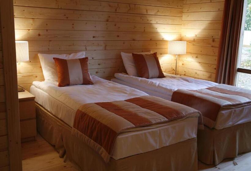 کابین, Jabłoń Lake Resort