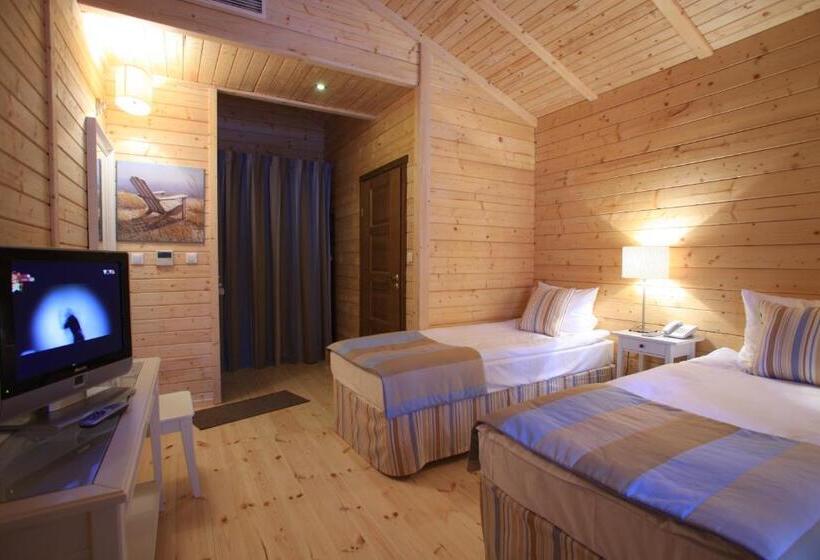 کابین, Jabłoń Lake Resort