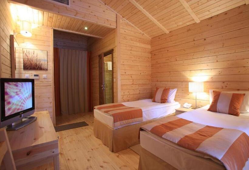 کابین, Jabłoń Lake Resort