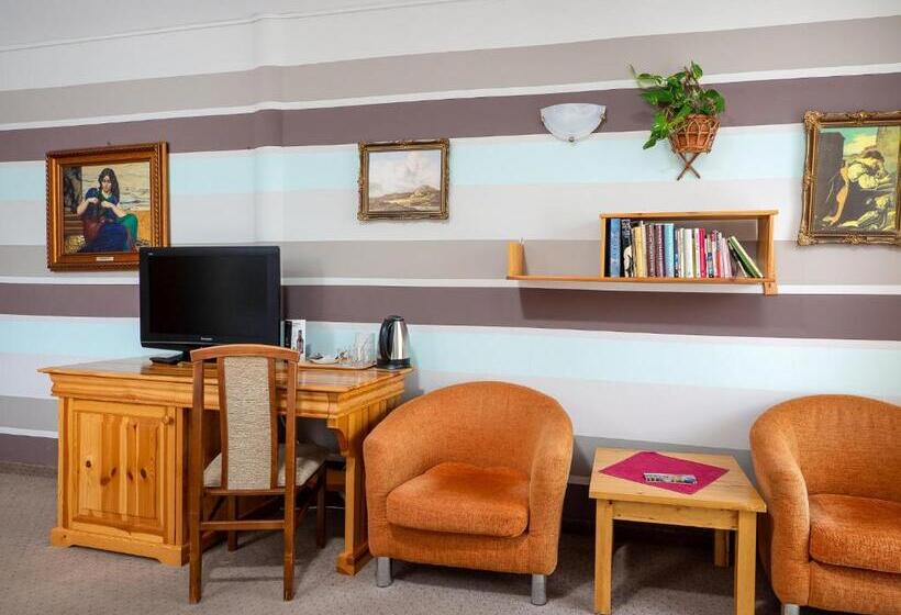 اتاق کلاسیک سه تخته, Jan